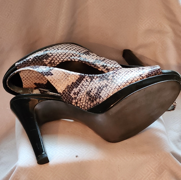 Tahari Open Toe Slingback Sandal Snakeskin Print Black/Tan 4" Heel Size 9M - Picture 4 of 6